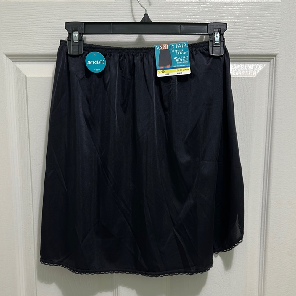 Vanity Fair Sz M 18” L Half Slip 12-15” across waist